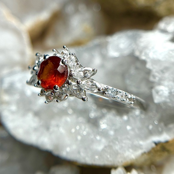 “Elegant Princess” Lovely Hessonite Garnet & White Zircon Ring! 💎 - SIZE (10) - Picture 8 of 13